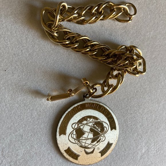 Vintage Retro Charm Bracelet New York World's Fair 1964-65 Souvenir Silver Gold - Picture 10 of 16